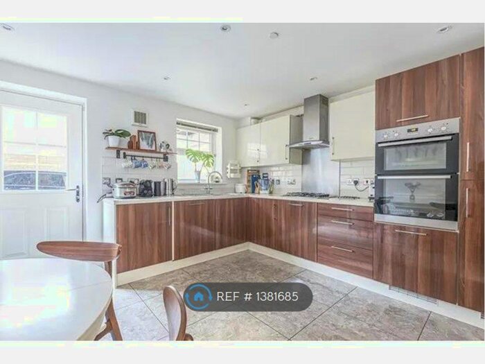 4 Bedroom Terraced House To Rent In Renwick Drive, Bromley, BR2