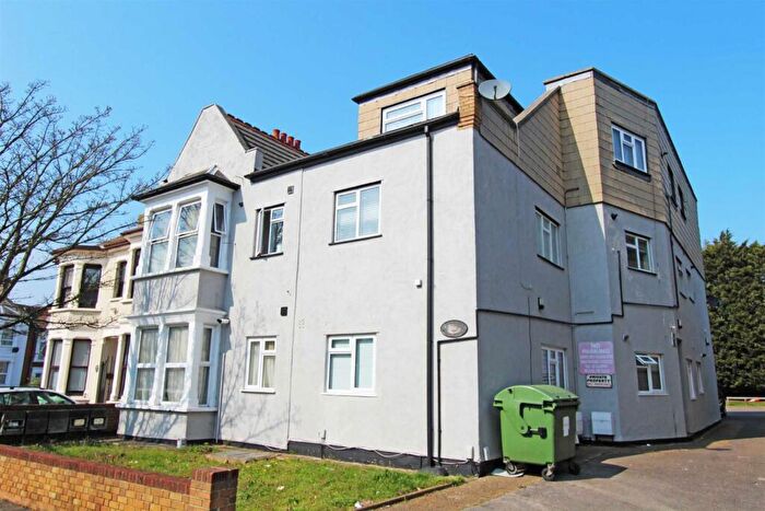 1 Bedroom Flat To Rent In Lancaster Gardens, Southend On Sea, SS1