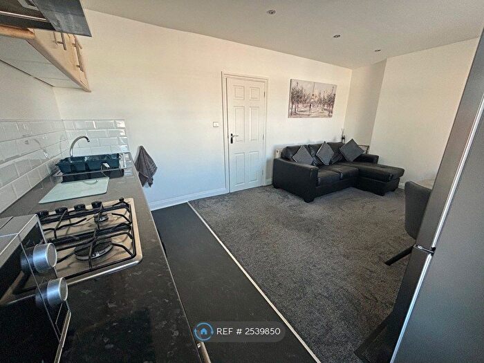 2 Bedroom Flat To Rent In Clive Street, Cardiff, CF11