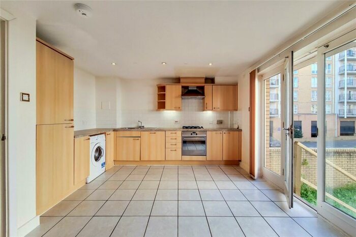 4 Bedroom End Of Terrace House To Rent In Jamestown Way, London, E14