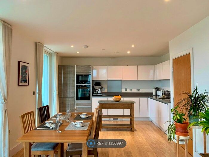 2 Bedroom Flat To Rent In Robsart Street, London, SW9