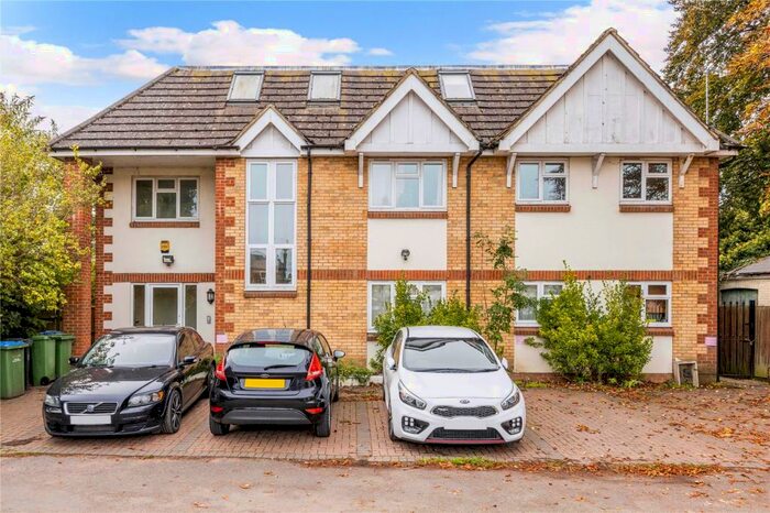 3 Bedroom Apartment To Rent In Park House, Pratts Lane, Hersham, Walton-on-Thames, KT12