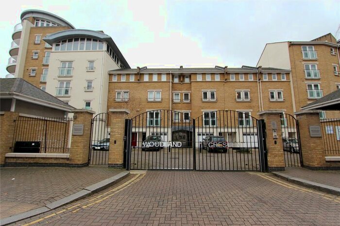 2 Bedroom Flat To Rent In Woodland Crescent, Canada Water, London, SE16