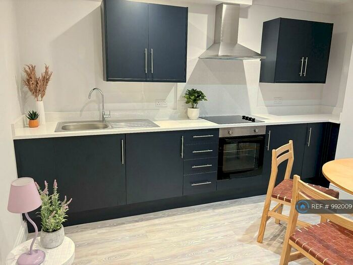 2 Bedroom Flat To Rent In Manor Avenue, London, SE4