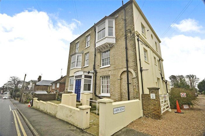1 Bedroom Flat For Sale In Dover Road, Walmer, Deal, Kent, CT14
