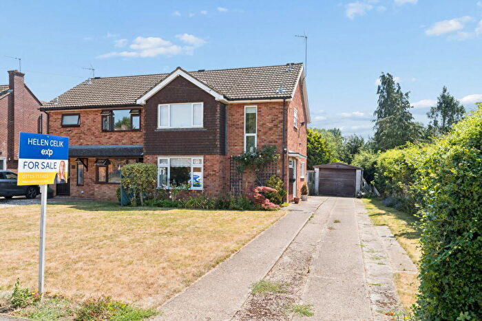 3 Bedroom Semi-Detached House For Sale In Waysbrook, Letchworth Garden City, SG6