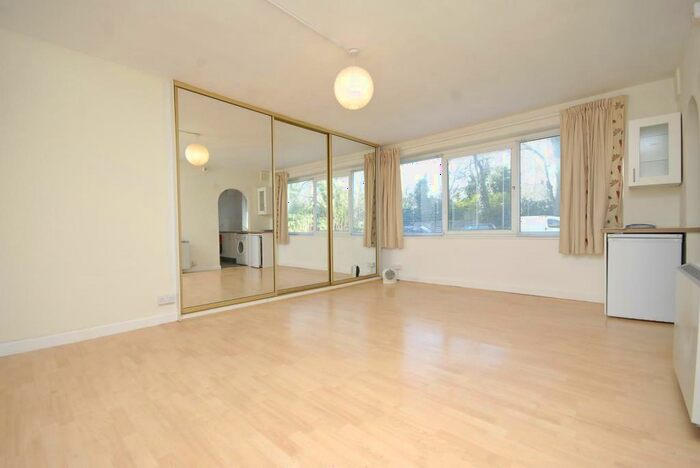 Apartment To Rent In Liskeard Gardens, Blackheath, London, SE3