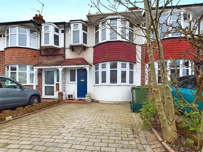 3 Bedroom House To Rent In Rydens Grove, Walton-On-Thames, KT12