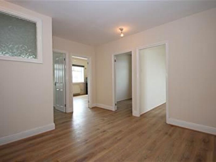 4 Bedroom Flat To Rent In Acton Lane, London, NW10