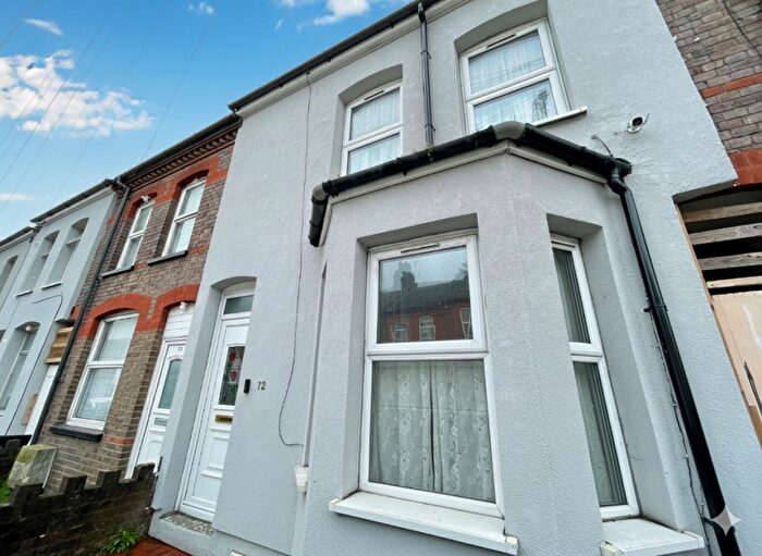 3 Bedroom Terraced House For Sale In Althorp Road, Luton, Bedfordshire, LU3