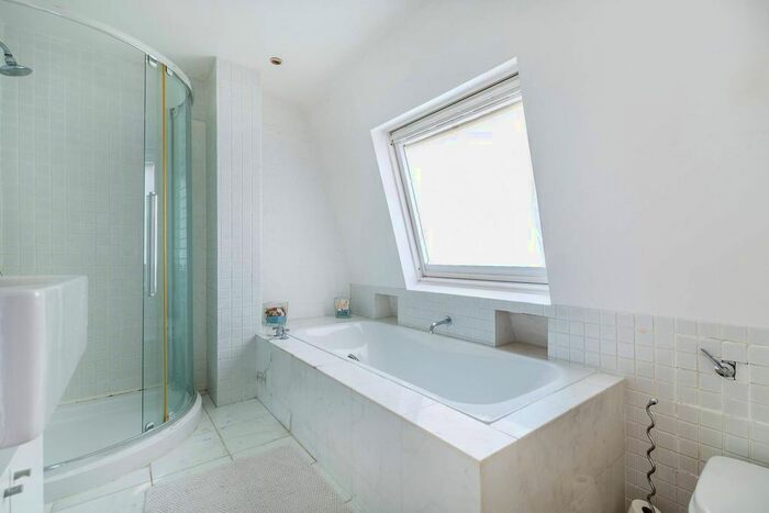 1 Bedroom Flat For Sale In Hatherley Grove, Bayswater, London, W2