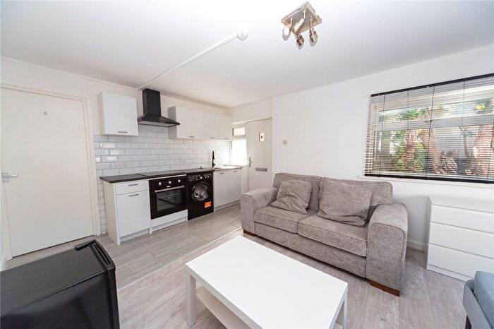 Studio To Rent In Richmond Road, Roath, Cardiff, CF24