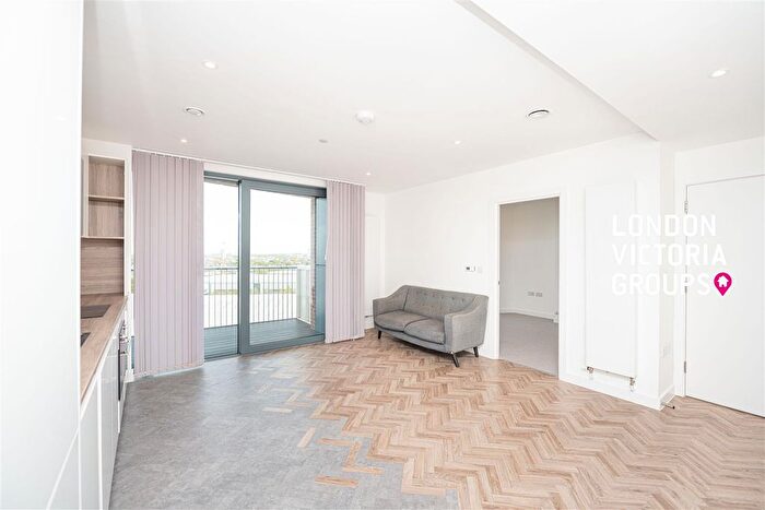 1 Bedroom Flat To Rent In Skyline Apartments, Makers Yard, London, E3