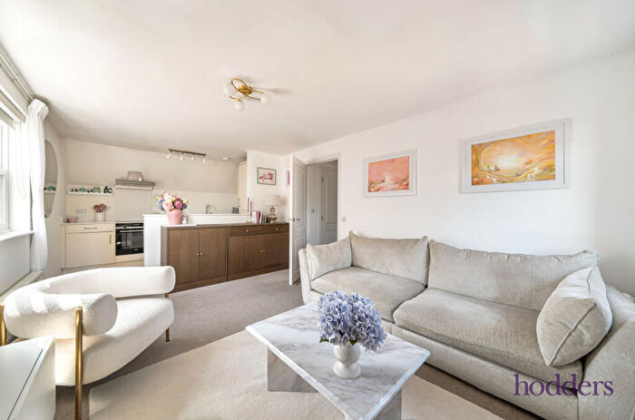 2 Bedroom Apartment For Sale In Addlestone, Surrey, KT15