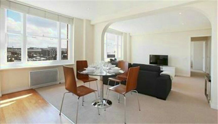 2 Bedroom Flat To Rent In Hill Street, London, W1J