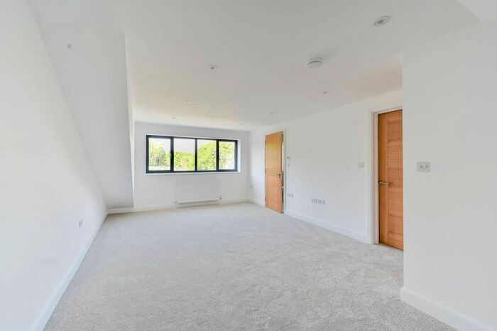 2 Bedroom Flat To Rent In Wightman Road, Harringay, London, N4