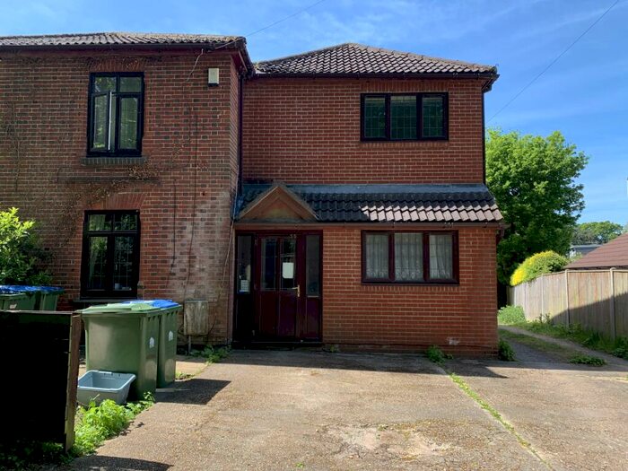 Studio To Rent In Redhill, SO16