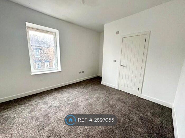 3 Bedroom Flat To Rent In Eldon St North, Barnsley, S71