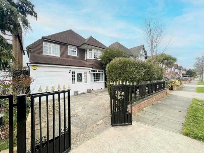 4 Bedroom Detached House To Rent In Gainsborough Road, New Malden, KT3