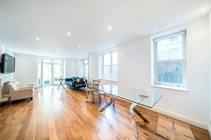 2 Bedroom Flat To Rent In Earls Court Square, London, SW5