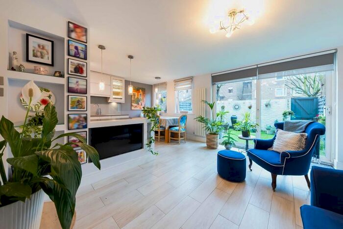 3 Bedroom Flat To Rent In Burlington Close, London, W9