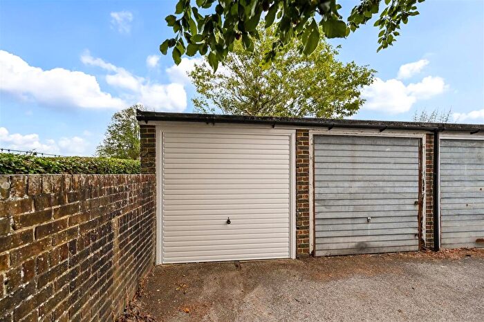 Garage / Parking To Rent In Maple Parade, Walberton, BN18