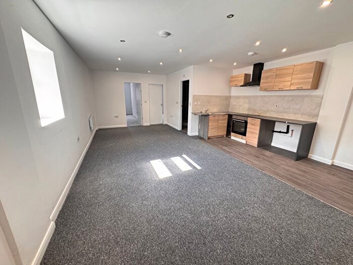 2 Bedroom Flat To Rent In Broadmeadow Flats, Warstones Drive, Wolverhampton, WV4