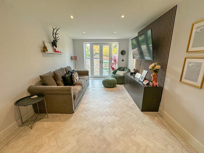 2 Bedroom Flat For Sale In Crown Hill Apartments, Crown Hill, Rayleigh, SS6