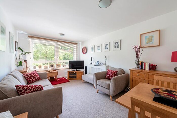 1 Bedroom Apartment To Rent In McNeil Road, London, SE5