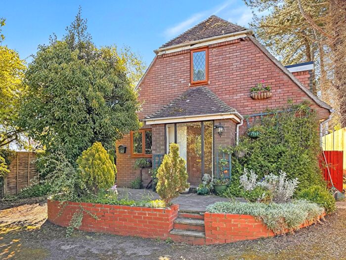 4 Bedroom Detached House For Sale In Lower Icknield Way, Chinnor, Oxfordshire, OX39