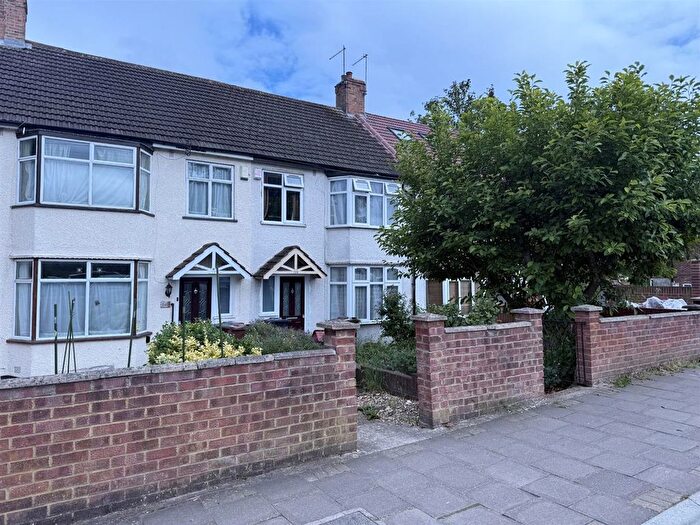 3 Bedroom Terraced House For Sale In Hounslow Road, Hanworth, TW13