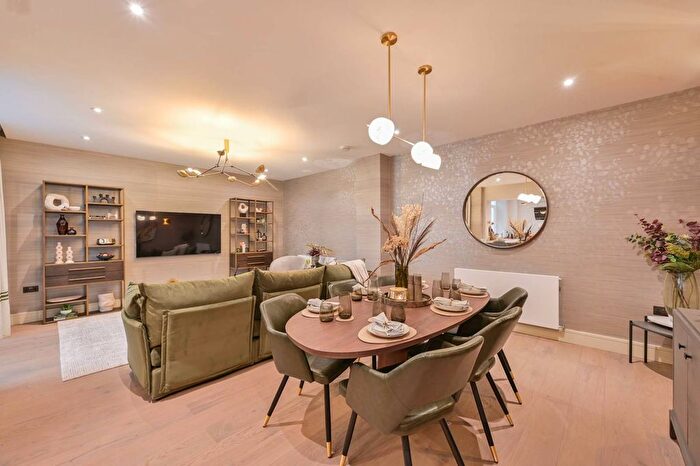 3 Bedroom Flat To Rent In Cranley Gardens, South Kensington, London, SW7