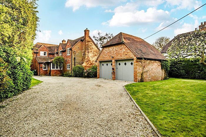 4 Bedroom Detached House For Sale In Pottery Lane, Hungerford, RG17