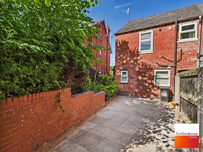 1 Bedroom Flat To Rent In Grammar School Lane, Halesowen, West Midlands, B63