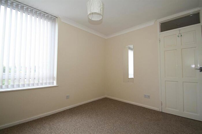 2 Bedroom Apartment To Rent In Chalkwell Avenue, Westcliff-On-Sea, SS0