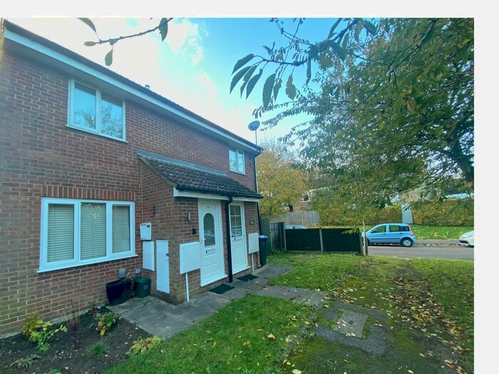 1 Bedroom Property To Rent In Far End, Hatfield, AL10