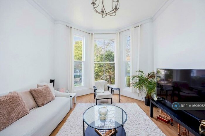 2 Bedroom Flat To Rent In Hervey Road, London, SE3