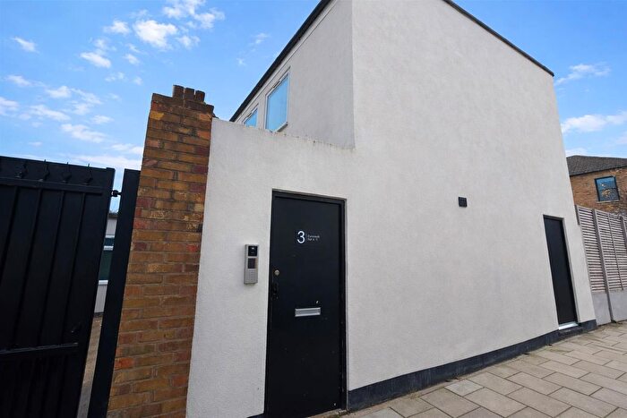 Studio To Rent In Duncrievie Road, London, SE13