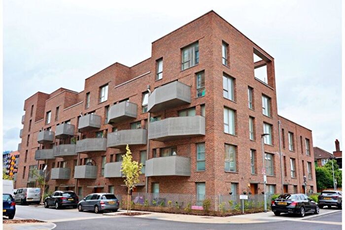 2 Bedroom Flat To Rent In Mizzen Street, Barking, IG11