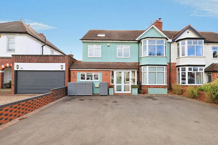 6 Bedroom Semi-Detached House For Sale In Worcester Road, Hagley, Stourbridge, DY9