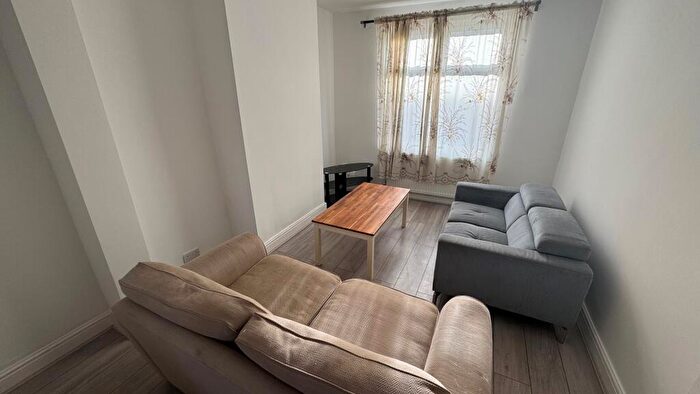 2 Bedroom House To Rent In Gordon Street, Northampton, NN2