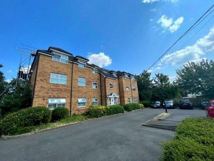2 Bedroom Apartment To Rent In Rutland Avenue, Slough, Berkshire, SL1