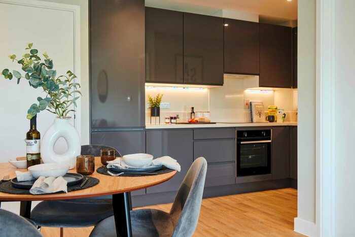 3 Bedroom Apartment To Rent In Enigma Square, Milton Keynes Milton Keynes, MK9