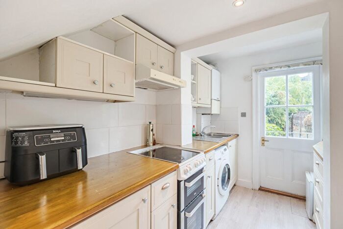 1 Bedroom Flat To Rent In Norland Square, W11