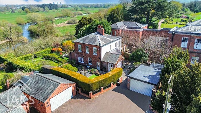 4 Bedroom Detached House For Sale In Dovecliff Road, Stretton, DE13