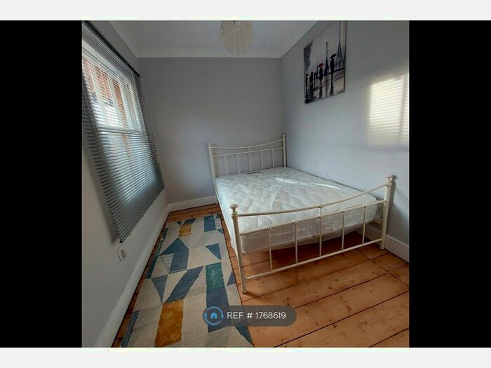 2 Bedroom Flat To Rent In Adelaide Square, Bedford, MK40