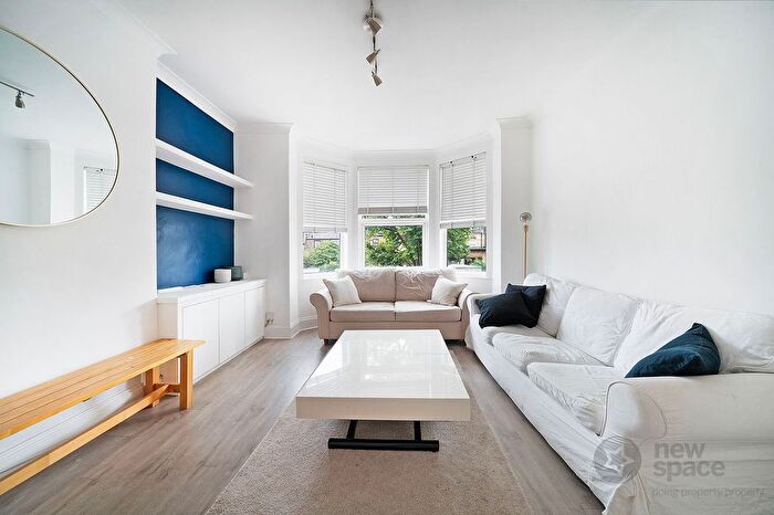 2 Bedroom Flat To Rent In James Lane, London, E10