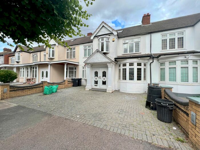 4 Bedroom Terraced House To Rent In Windermere Gardens, Ilford, IG4