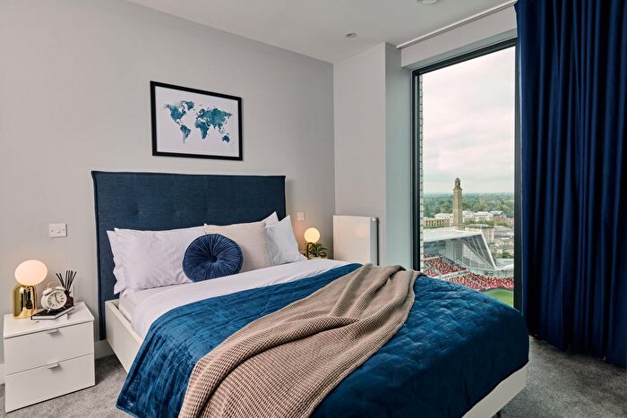 3 Bedroom Flat To Rent In Lionel Road South, Brentford, TW8