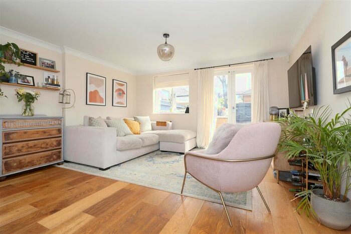 2 Bedroom Flat To Rent In Seven Sisters Road, London, N4